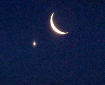 This morning's moon, photographed from the surface of Earth.